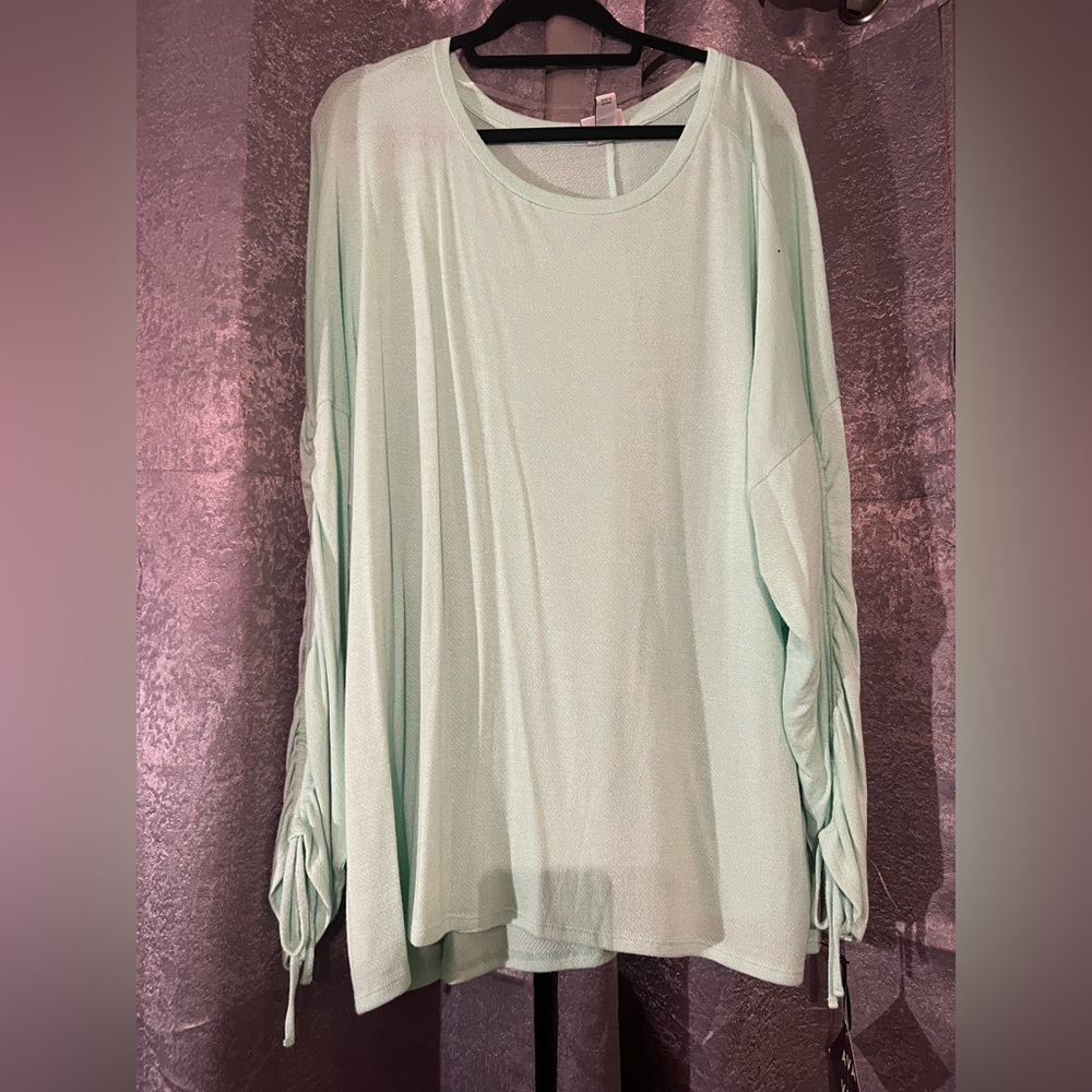 Ava &Viv top